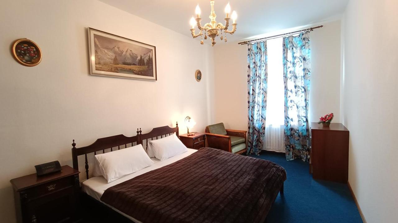 Apartments Stubsi With Colonnade View Karlovy Vary Luaran gambar
