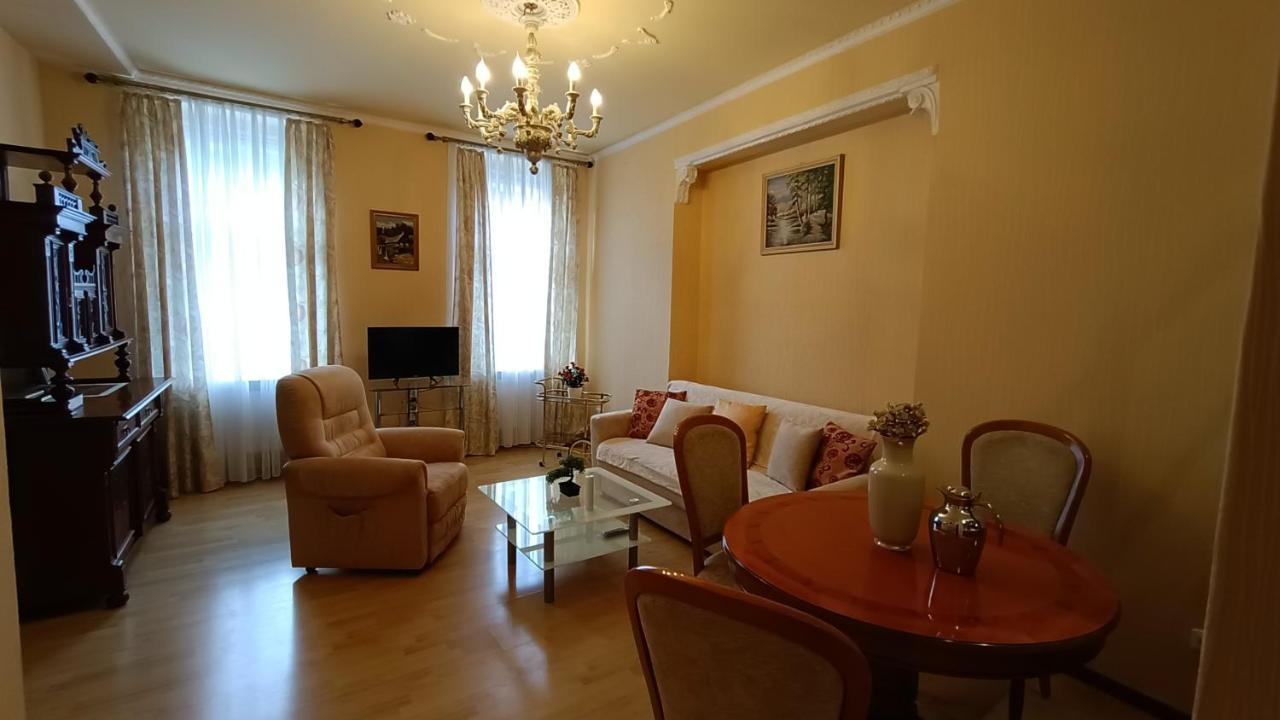 Apartments Stubsi With Colonnade View Karlovy Vary Luaran gambar
