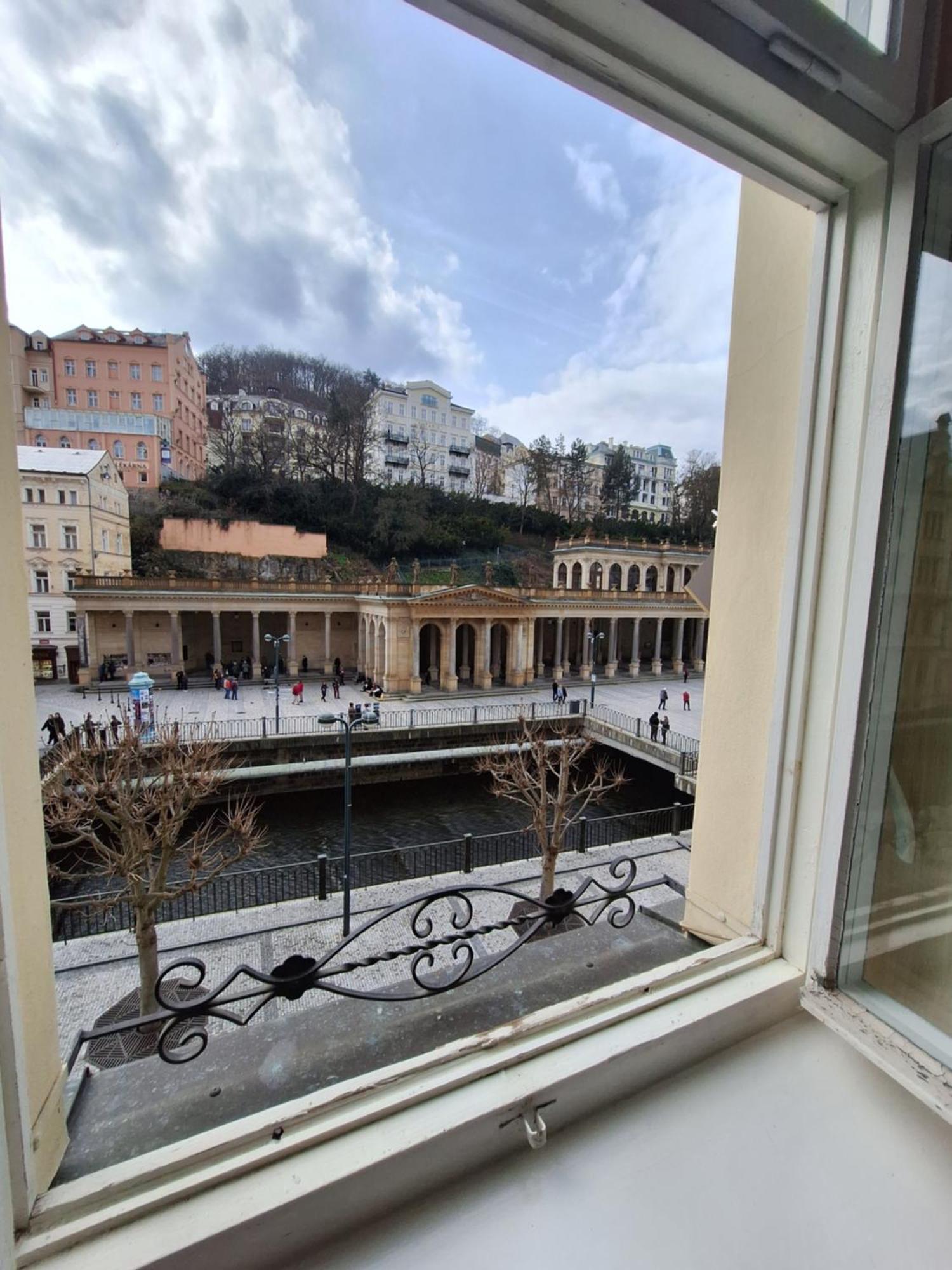Apartments Stubsi With Colonnade View Karlovy Vary Luaran gambar
