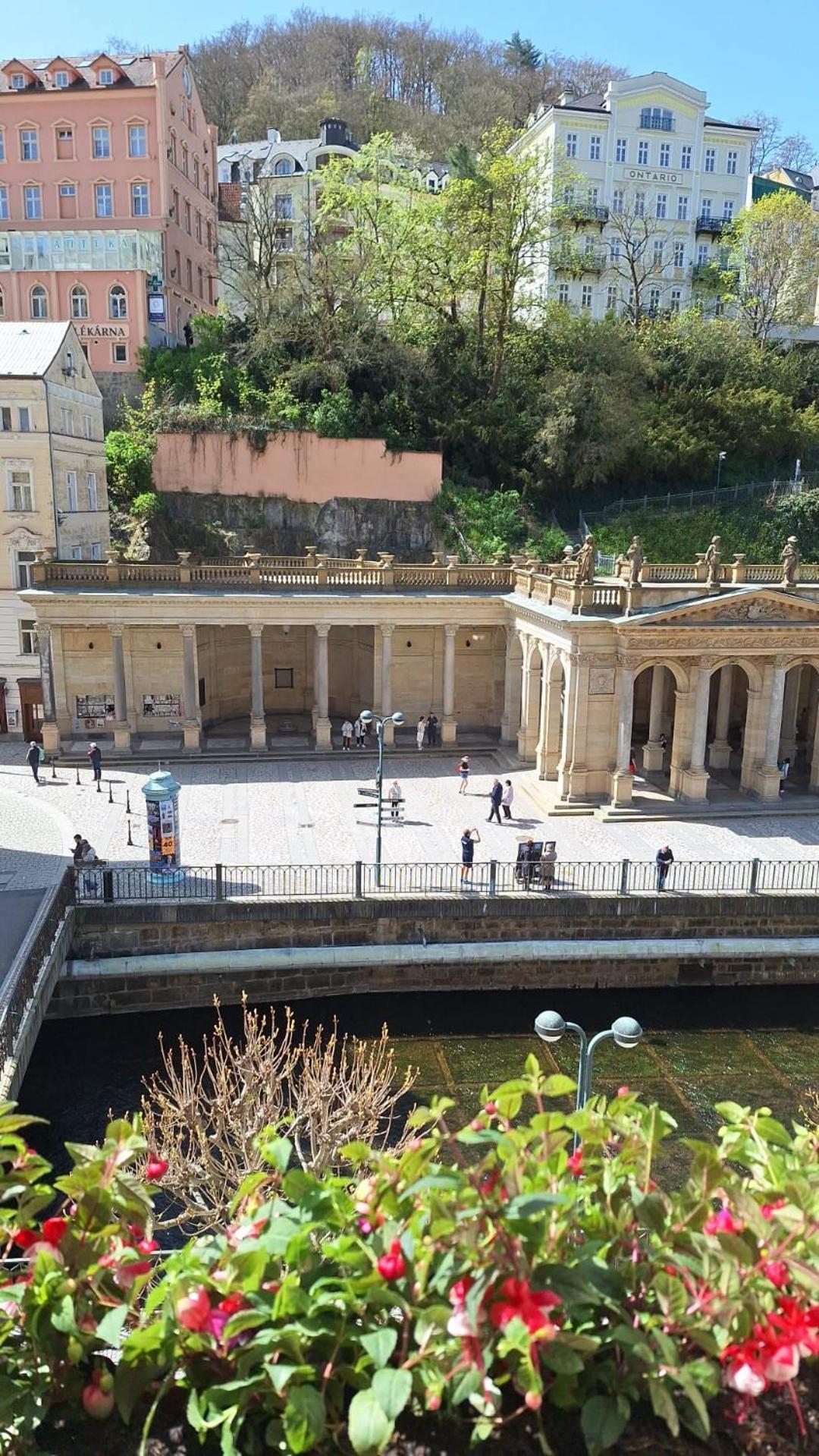 Apartments Stubsi With Colonnade View Karlovy Vary Luaran gambar